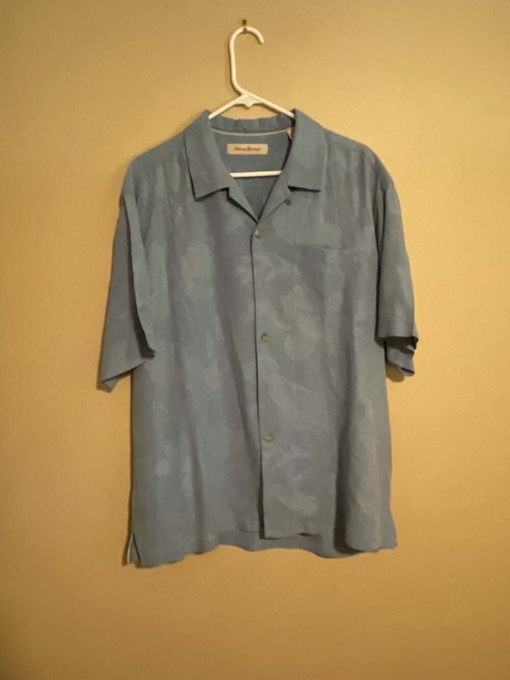 Tommy Bahama Silk Aloha Camp Shirt Light Blue Six Flights A Day Wine Glasses Siz